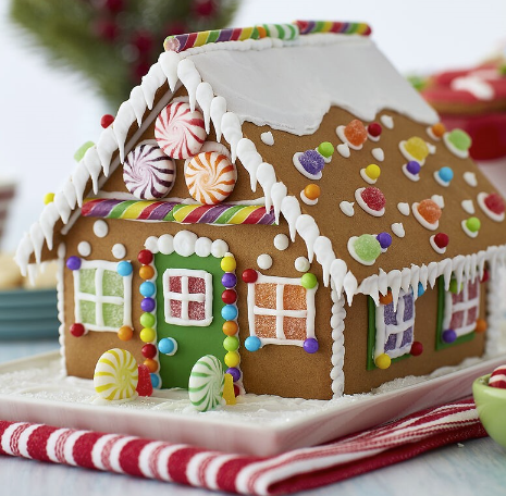 Wilton: A decorated gingerbread house. 