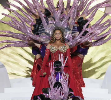 Beyonce makes live return performance for the first time in 5 years.
